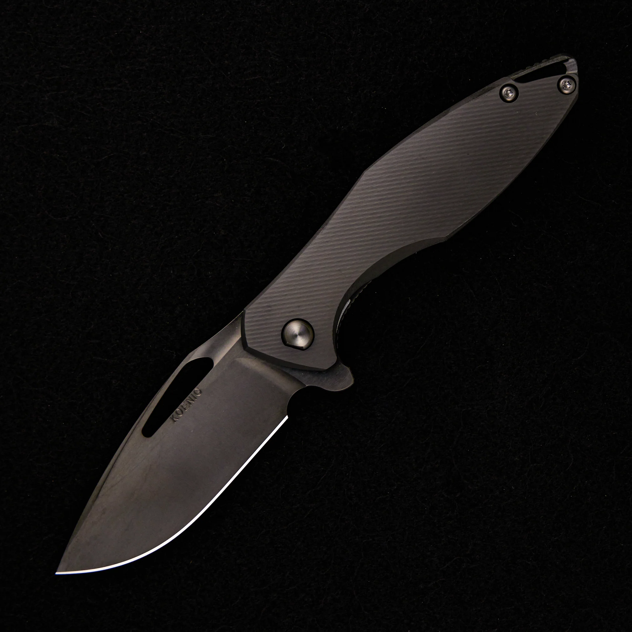 ARIUS – C-PATTERNED FULL DLC – TITANIUM HANDLE – DLC 20CV BRIGHTWASHED W/ PF BLADE
