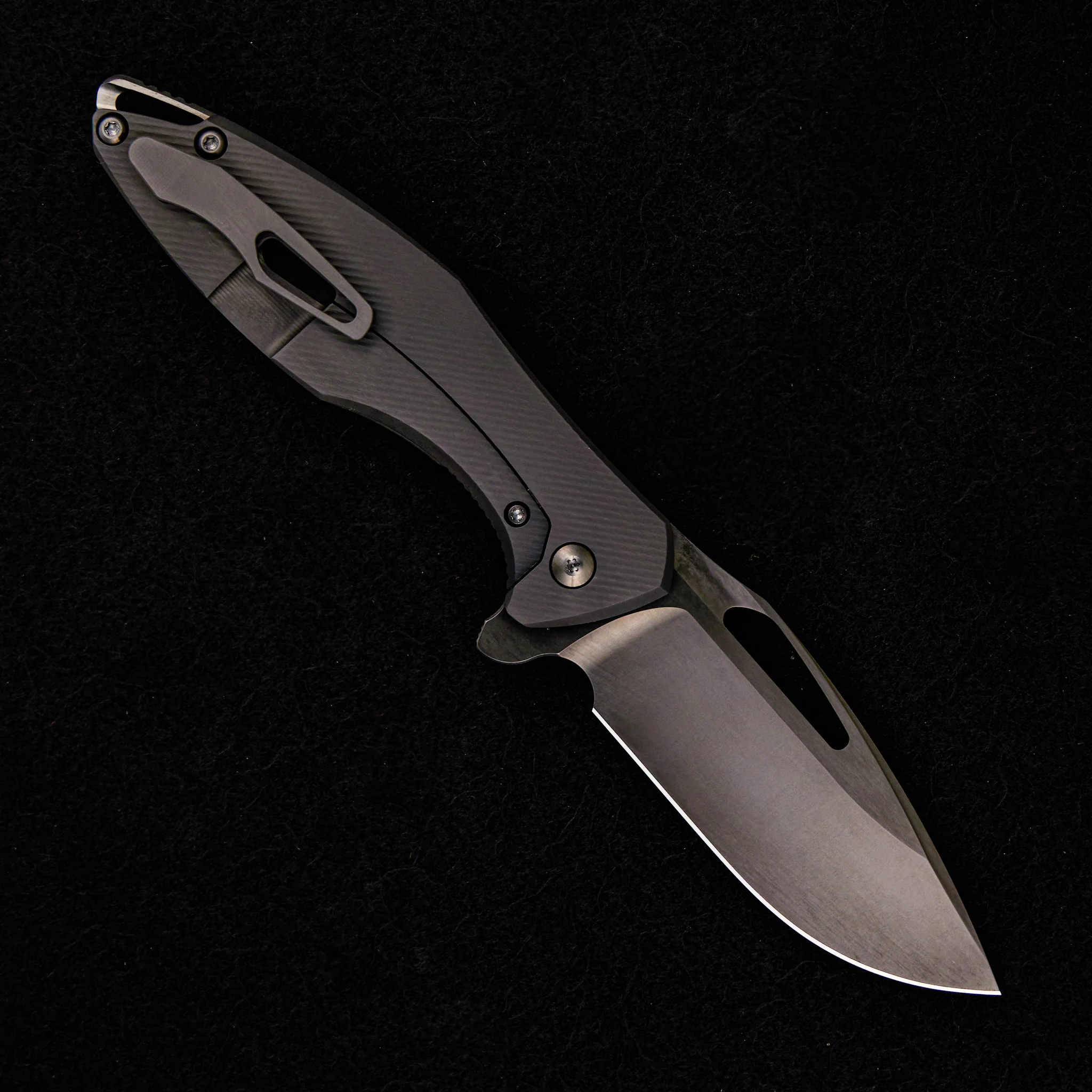 ARIUS – C-PATTERNED FULL DLC – TITANIUM HANDLE – DLC 20CV BRIGHTWASHED W/ PF BLADE - Image 2