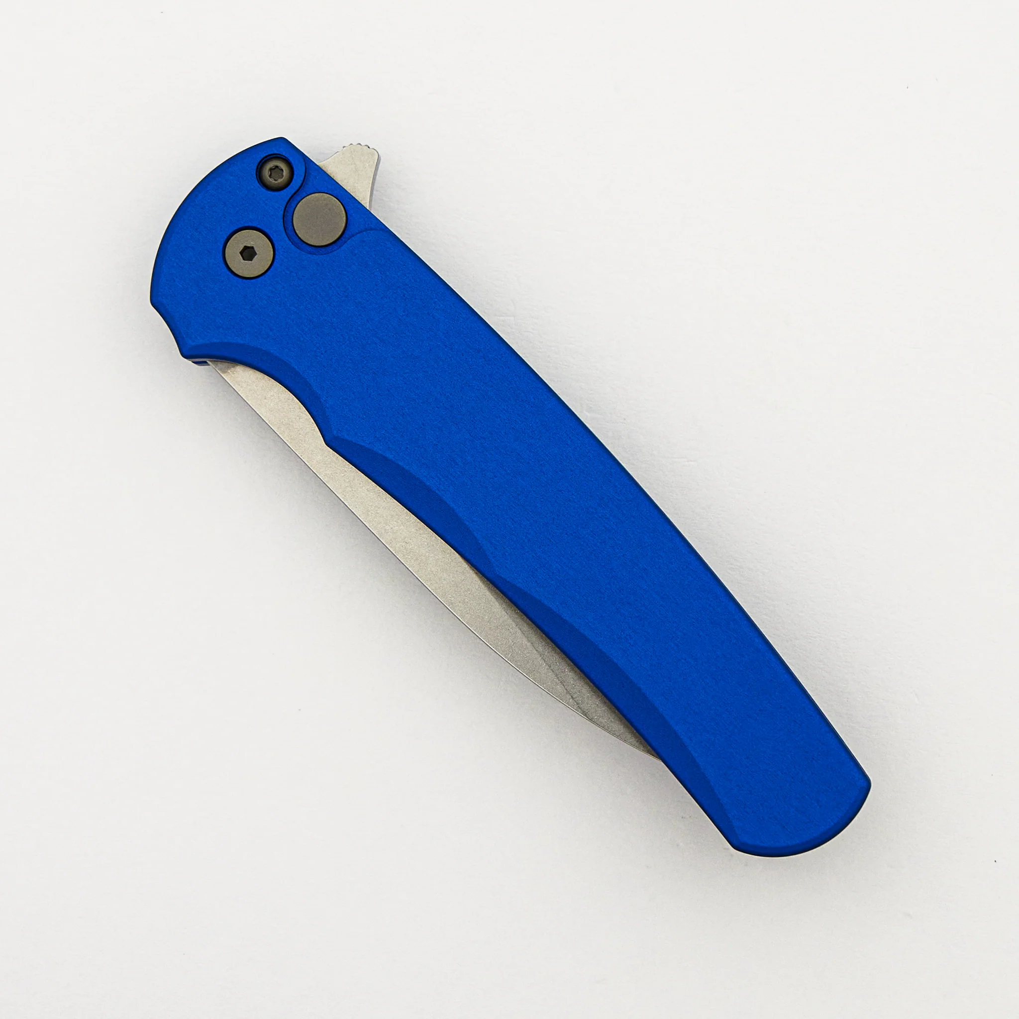 Malibu Flipper – 5301-BLUE - Solid Blue Aluminum Handle - Stonewash MagnaCut Wharncliffe Blade - Image 3