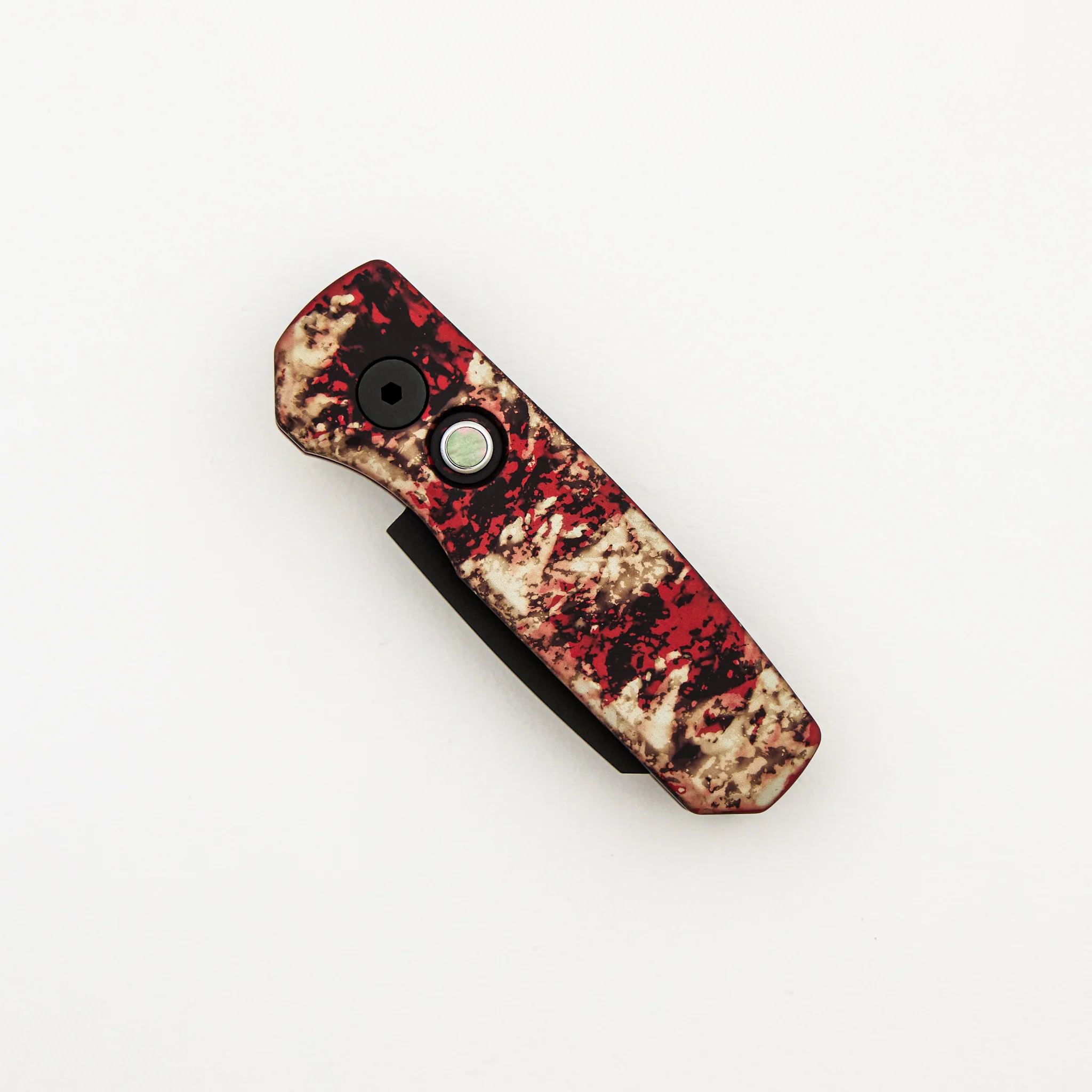 Runt 5 – R5403-CTC - "Crimson Tiger Camo" Anodized Handle - DLC Black MagnaCut Reverse Tanto Blade - Black Lip Pearl Button - Image 3