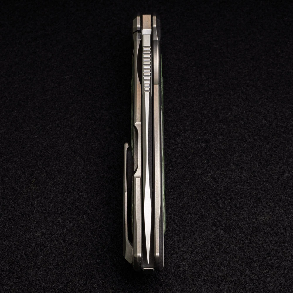 F95R NL – M390 BLADE – STONEWASHED TITANIUM HANDLE W- “JUNGLE WEAR” CARBON FIBER INLAY- MRBS - Image 6