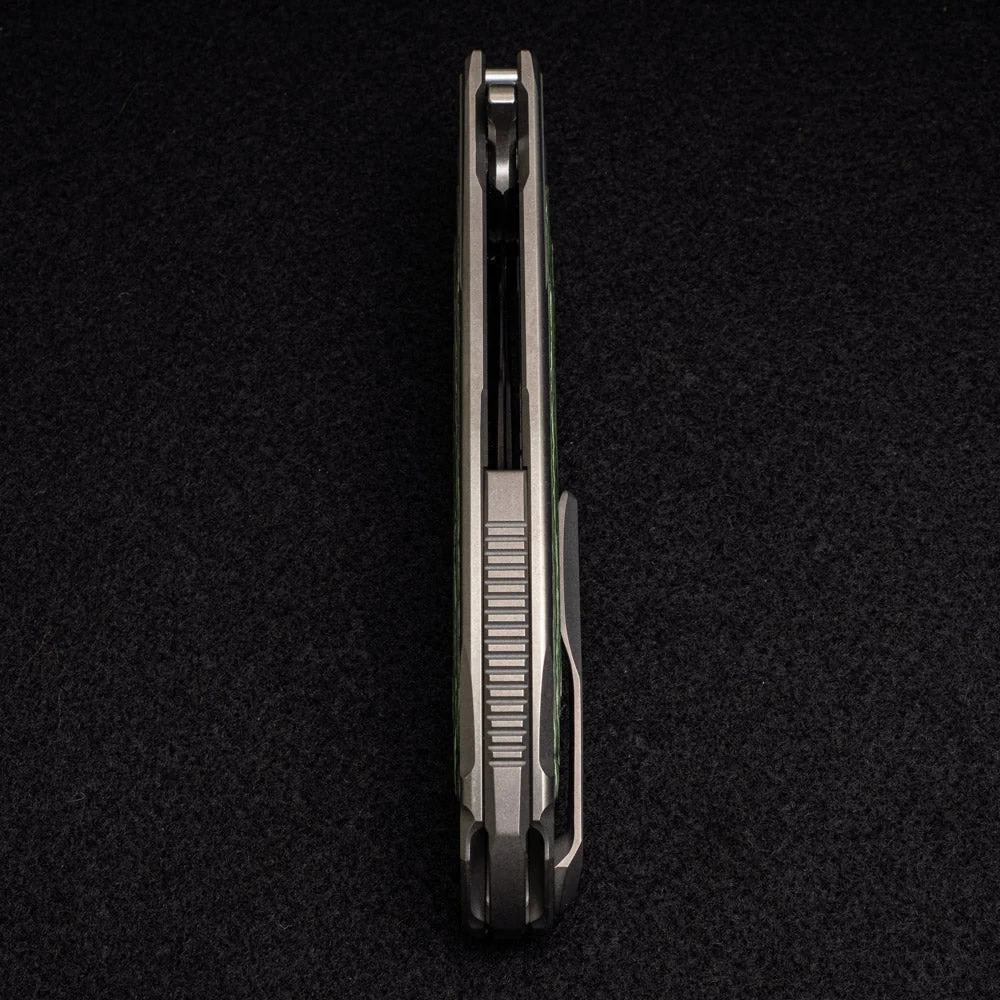 F95R NL – M390 BLADE – STONEWASHED TITANIUM HANDLE W- “JUNGLE WEAR” CARBON FIBER INLAY- MRBS - Image 8